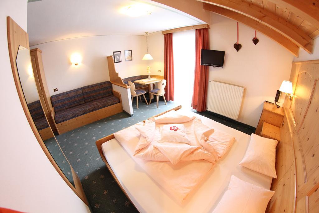Hotel Val Wolkenstein in Gröden Zimmer foto