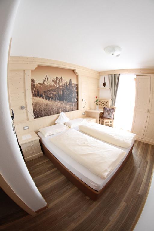 Hotel Val Wolkenstein in Gröden Zimmer foto
