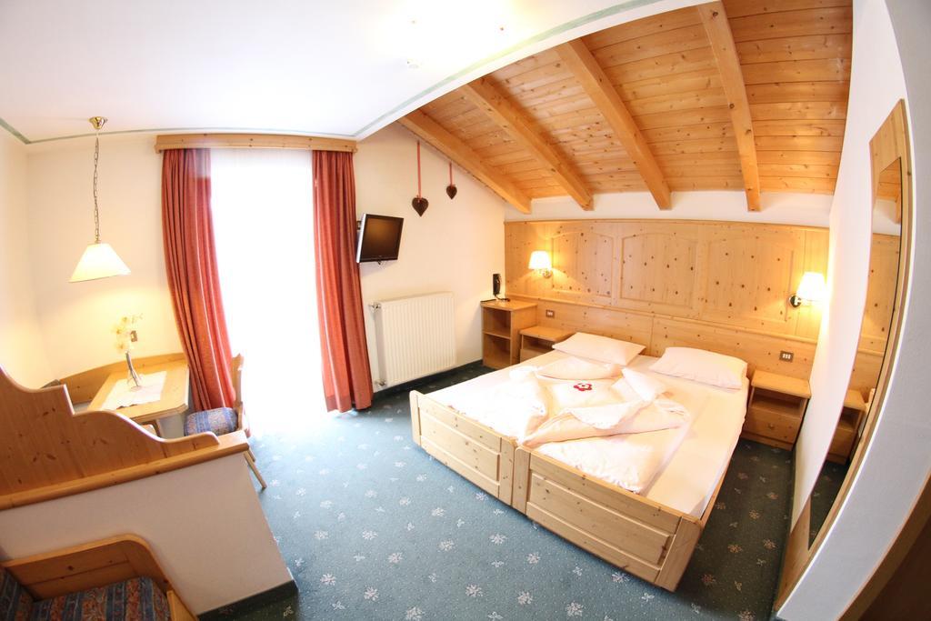 Hotel Val Wolkenstein in Gröden Zimmer foto