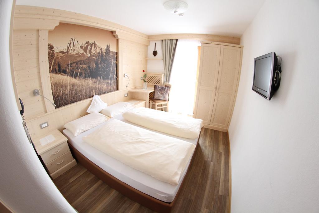 Hotel Val Wolkenstein in Gröden Zimmer foto
