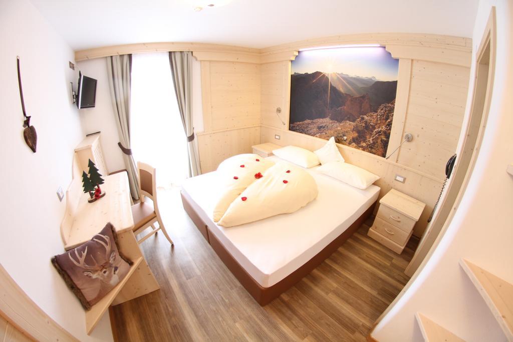Hotel Val Wolkenstein in Gröden Zimmer foto