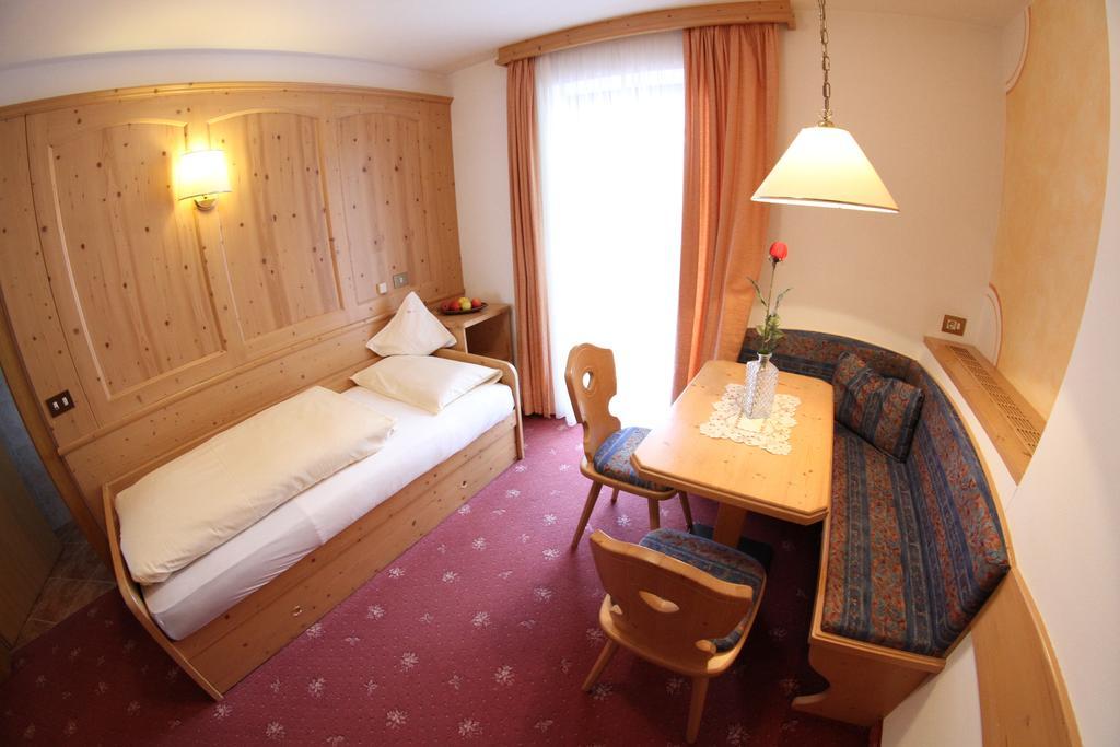 Hotel Val Wolkenstein in Gröden Zimmer foto