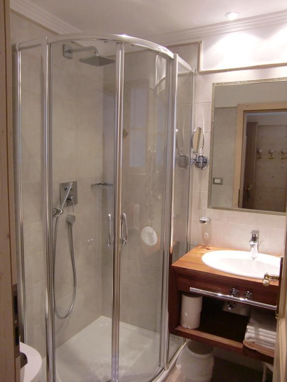 Hotel Val Wolkenstein in Gröden Zimmer foto