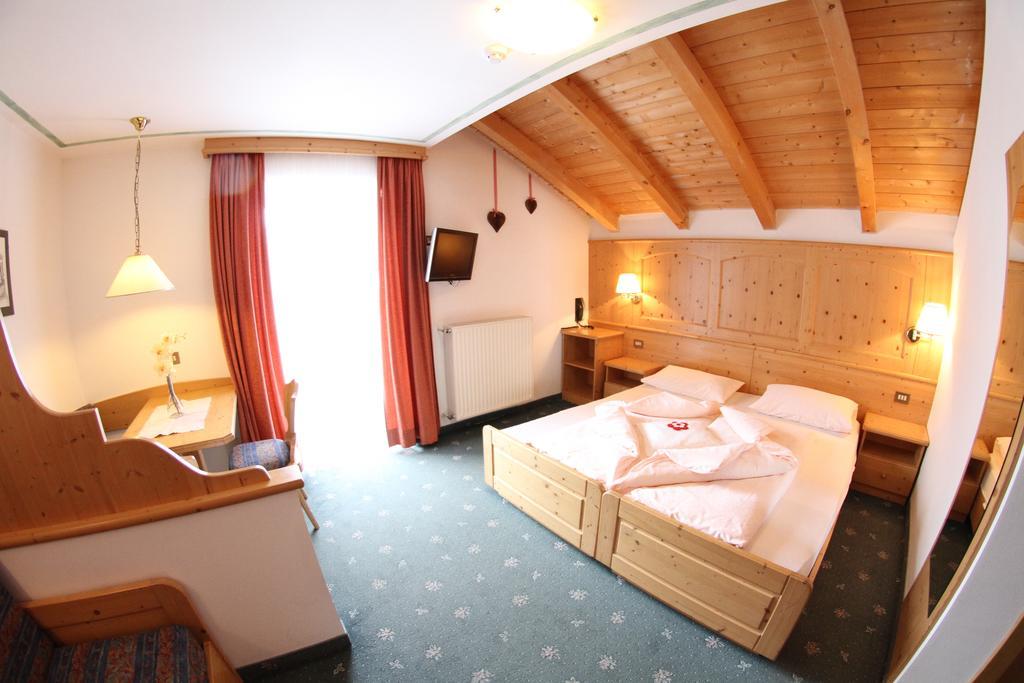 Hotel Val Wolkenstein in Gröden Zimmer foto